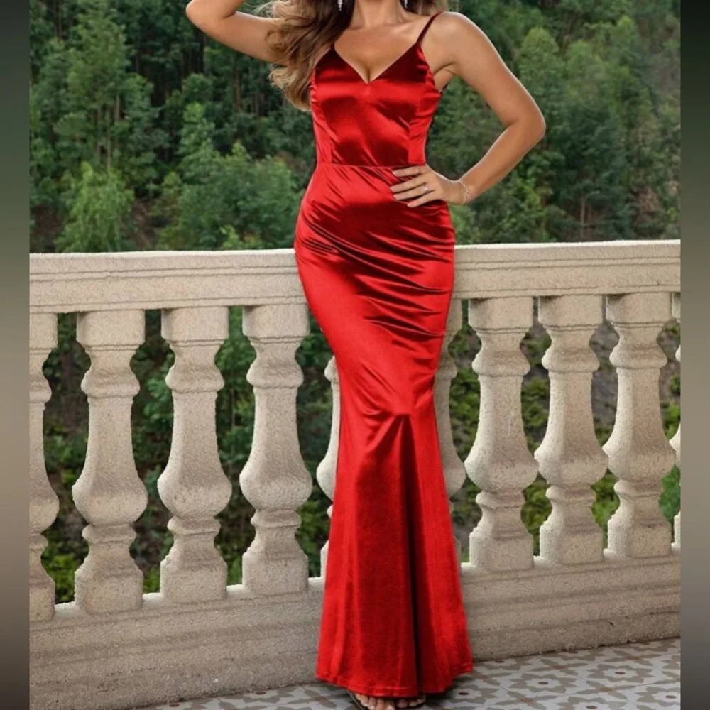 Luxe open back party formal dress - Picture 6 of 7